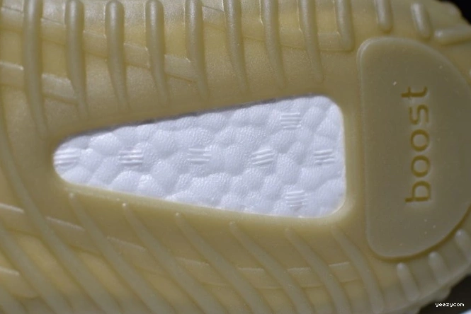 350 Adidas V2 Green Yeezy Dark Boost DA9572 1110